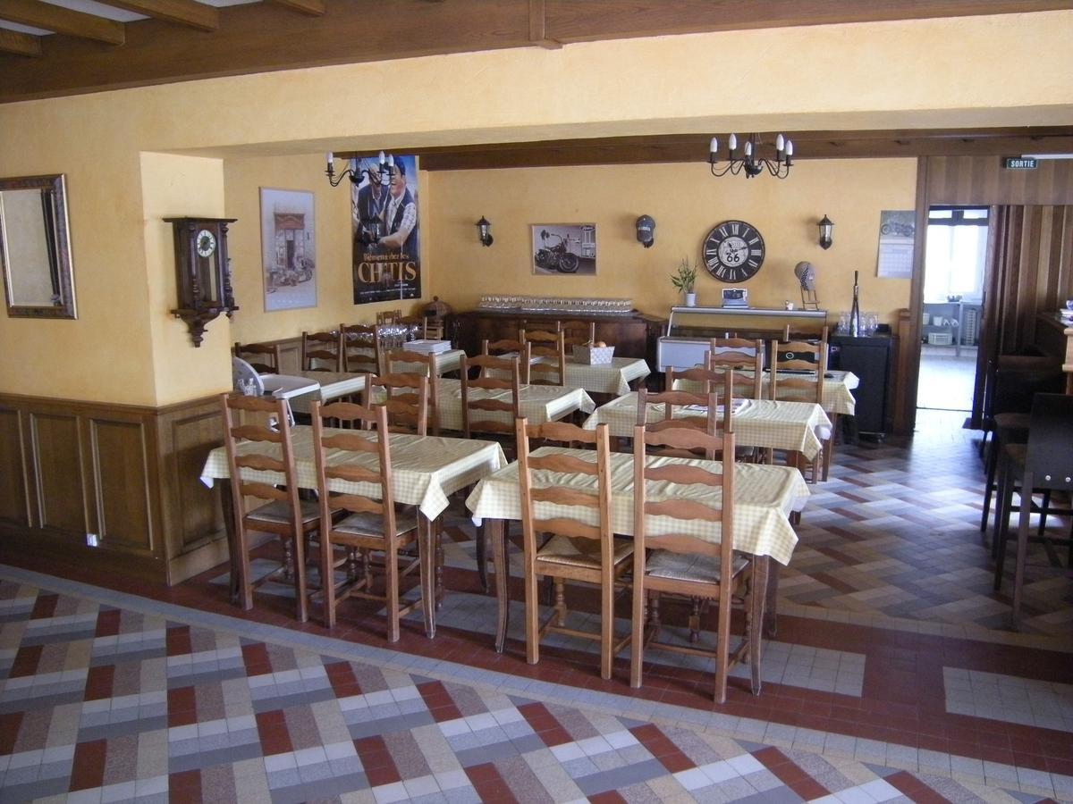 Hotel Gites Des Touristes Vollore-Montagne Exteriör bild